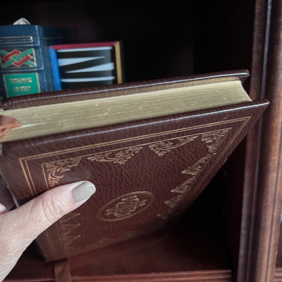 Lolita - Picture 3 of 8